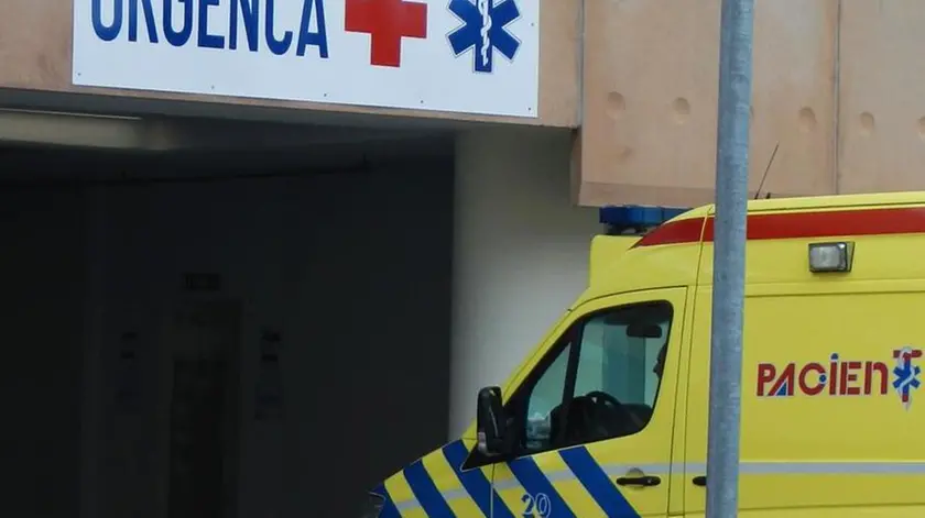 Un’ambulanza raggiunge il Pronto soccorso del Centro clinico universitario di Lubiana foto da rtvslo.si