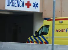 Un’ambulanza raggiunge il Pronto soccorso del Centro clinico universitario di Lubiana foto da rtvslo.si