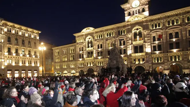 Lasorte Trieste 14/02/13 - Piazza Unità, Flash Mob Contro Violenza sulle Donne