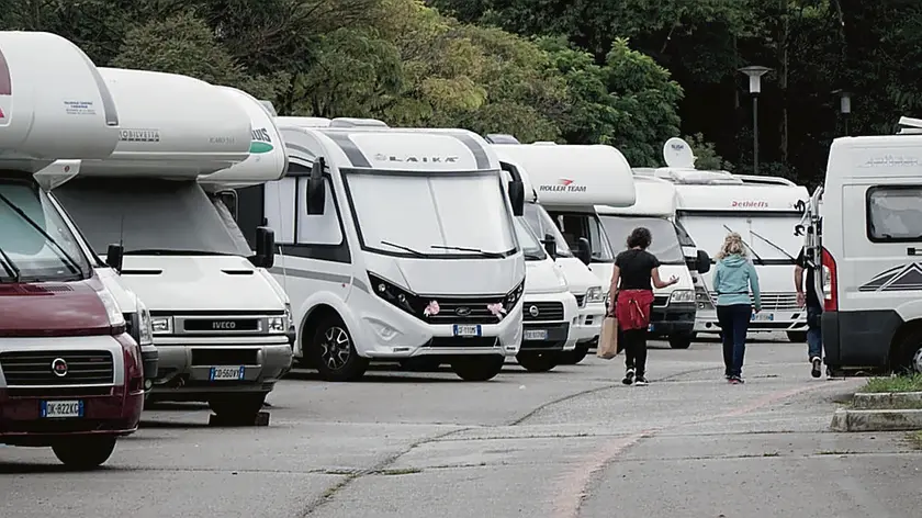 Il parcheggio di viale Oriani ospiterà i mezzi dei giostrai e degli operatori del mercato Foto Bumbaca