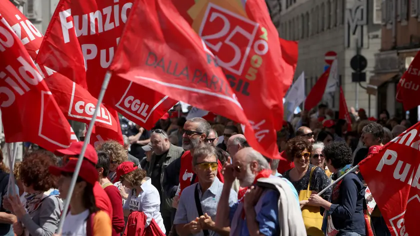 Corteo di protesta dei dipendenti delle autonomie locali