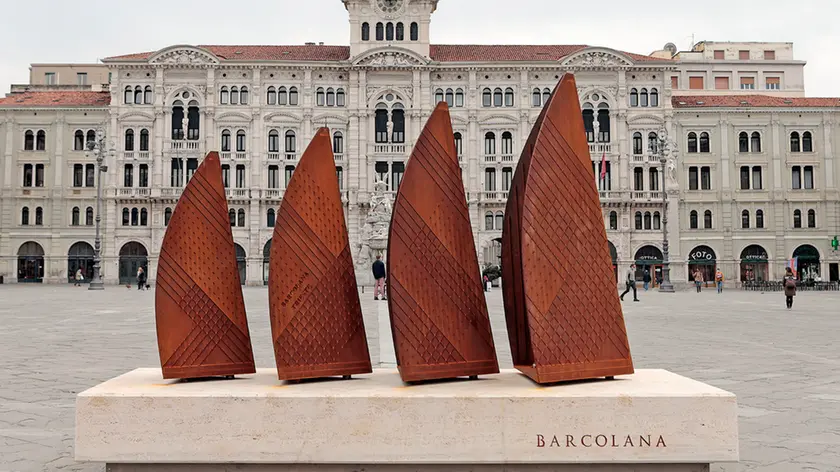 L’opera dedicata alla Barcolana in piazza Unità