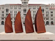 L’opera dedicata alla Barcolana in piazza Unità