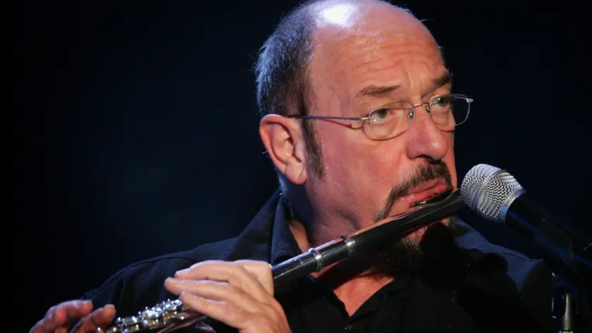 Ian Anderson, fondatore e leader dei Jethro Tull, sabato in concerto a Grado