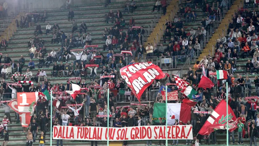 I tifosi sugli spalti durante una partita della Triestina al Rocco