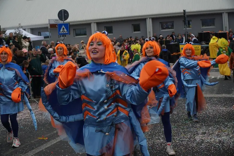 Bumbaca Gorizia 18-02-2024 carnevale Savogna 13 Sempolaj Granchio BLU @Pierluigi Bumbaca fotografo