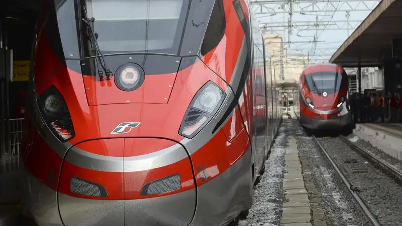 L'arrivo alla Stazione Termini del nuovo Frecciarossa 1000 sul quale ha viaggiato il presidente della Repubblica Sergio Mattarella, Roma, 25 aprile 2015. ANSA / CIRO FUSCO