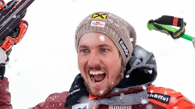 17.02.2017, St. Moritz, SUI, FIS Weltmeisterschaften Ski Alpin, St. Moritz 2017, Riesenslalom, Herren, Flower Zeremonie, im Bild Marcel Hirscher (AUT, Herren Riesenslalom Weltmeister und Goldmedaille) // men's Giant Slalom world Champion and Gold medalist Marcel Hirscher of Austria during the Flowers ceremony for the men's Giant Slalom of the FIS Ski World Championships 2017. St. Moritz, Switzerland on 2017/02/17. EXPA Pictures © 2017, PhotoCredit: EXPA/ Johann Groder