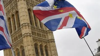 epa07287174 Anti-Brexit protesters demonstrate outside the houses of parliament in London, Britain, 15 January 2019. Parliamentarians are voting on the postponed Brexit EU Withdrawal Agreement, commonly known as The Meaningful Vote, deciding on Britain's future relationship with the European Union. EPA/NEIL HALL