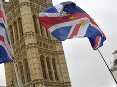 epa07287174 Anti-Brexit protesters demonstrate outside the houses of parliament in London, Britain, 15 January 2019. Parliamentarians are voting on the postponed Brexit EU Withdrawal Agreement, commonly known as The Meaningful Vote, deciding on Britain's future relationship with the European Union. EPA/NEIL HALL