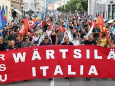 Un corteo dei lavoratori Wartsila