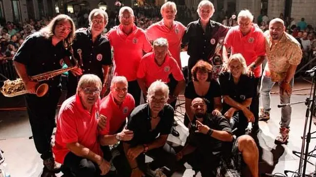 Dal 2005 fa ballare e cantare anche tanti giovanissimi
