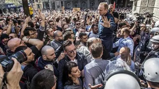 Una manifestazione tenuta lo scorso anno a Belgrado contro il presidente serbo Aleksandar Vučić