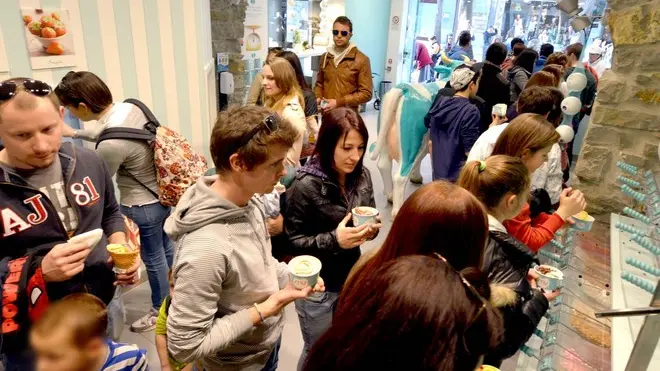 Foto Bruni 29.03.14 Gelateria a peso MU in viale XX Sett