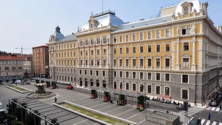 Anche le luci di piazza Vittorio Veneto si spegneranno domani pomeriggio