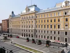 Anche le luci di piazza Vittorio Veneto si spegneranno domani pomeriggio