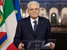 epa08913016 A handout picture made available by the Quirinal Presidential Palace (Palazzo del Quirinale) Press Office shows Italian President Sergio Mattarella during his year-end speech to Italians at Quirinale Palace, in Rome, Italy, 31 December 2020. EPA/PAOLO GIANDOTTI / HANDOUT HANDOUT EDITORIAL USE ONLY/NO SALES