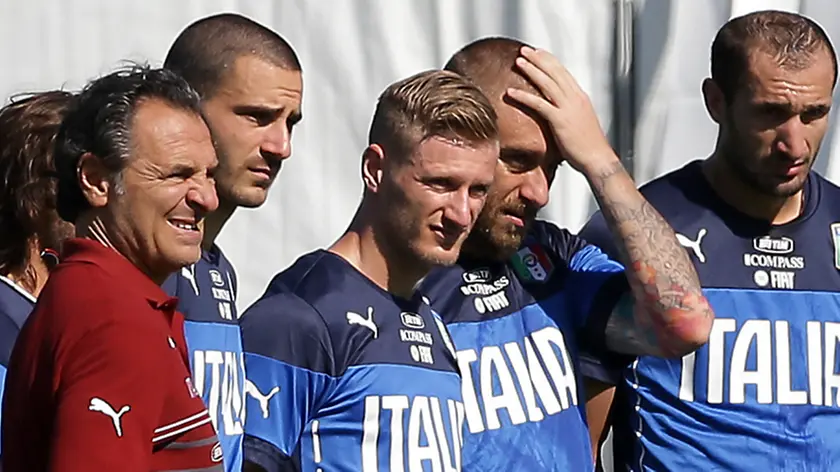 Italy's coach Cesare Prandelli, left, leads his team's training session in Mangaratiba, Brazil, Tuesday, June 17, 2014. Italy plays in group D at the soccer World Cup. (AP Photo/Antonio Calanni)