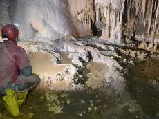 Una foto dello speleologo Louis Torelli della Commissione Boegan nella Grotta Impossibile