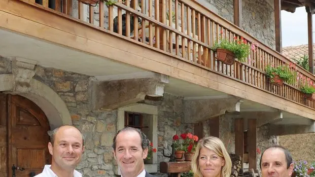 Luca Zaia (Ministro Agricoltura), Federica Seganti (Assessore regionale Autonomie locali) e Claudio Violino (Assessore regionale Risorse agricole) nell'Azienda vitivinicola Zidarich sul Carso triestino. (Trieste 03/08/09)
