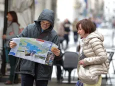 Due turisti con una cartina del Friuli Venezia Giulia