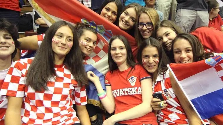 Un gruppo di giovani croati