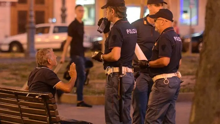 Foto BRUNI 24.08.2017 P.zza Libertà-controlli di Polizia