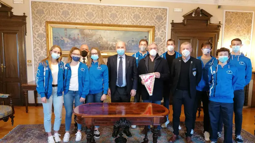 I campioni canottieri del Saturnia in visita dal sindaco di Trieste Roberto Dipiazza