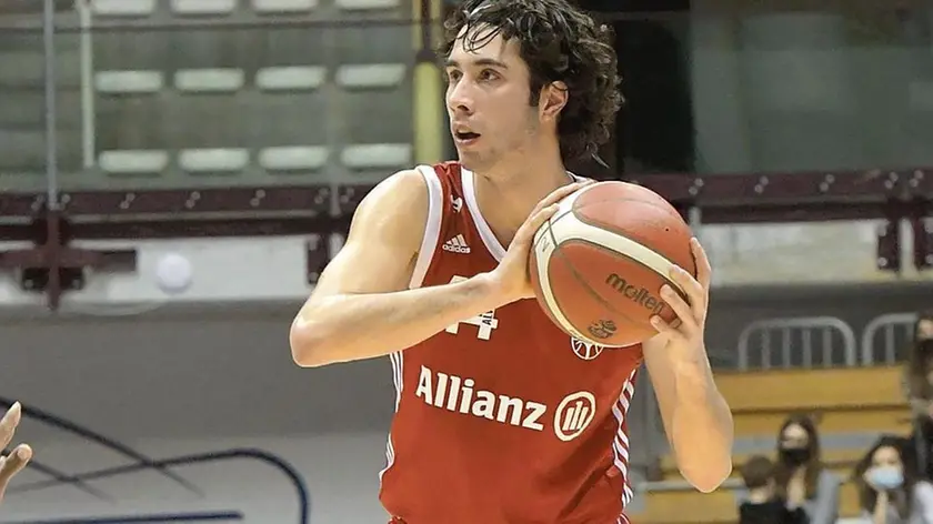 Davide Alviti in azione con la maglia dell'Allianz