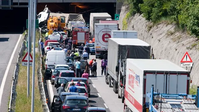 Silvano Trieste 28/05/2013 Superstrada prima di Sgonico camion contro entrata galleria