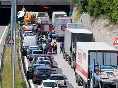 Silvano Trieste 28/05/2013 Superstrada prima di Sgonico camion contro entrata galleria