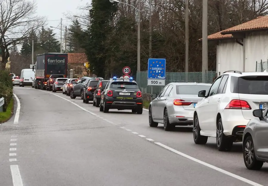 Il traffico al confine di Fernetti dopo la chiusura della Slovenia (Lasorte)