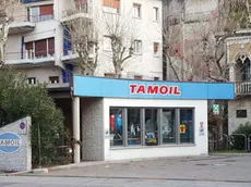 Il distributore di carburanti Tamoil a Barcola