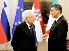 Il presidente della Repubblica Sergio Mattarella al Castello di Brdo accolto dal presidente della di Slovenia Borut Pahor in occasione delle celebrazioni per il rinnovo del suo mandato presidenziale, 13 gennaio 2018. ANSA/AMMENDOLA/UFFICIO STAMPA QUIRINALE ++ NO SALES, EDITORIAL USE ONLY ++