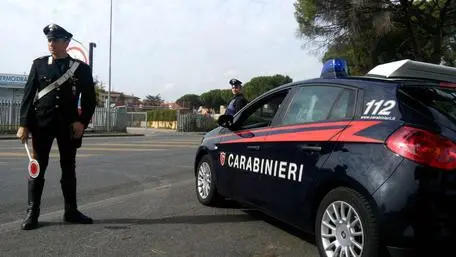 Carabiniere durante controlli di sicurezza stradale, Roma, 14 Ottobre 2014. ANSA/ UFFICIO STAMPA/ CARABINIERI ++ NO SALES EDITORIAL USE ONLY ++