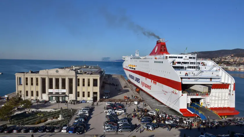 Un ferry cruise della Minoan Lines ormeggiato alla Marittima