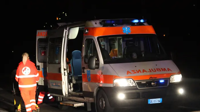 L'intervento di un'ambulanza in una foto di archivio