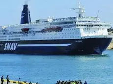 Una nave Snav in una foto di archivio. L'Antitrust ha avviato un'istruttoria nei confronti delle societa' Moby, Snav, Grandi Navi Veloci eForship (marchio ''Sardinia Ferries''), e delle loro controllanti, per verificare se abbiano posto in essere un'intesa restrittiva della concorrenza, finalizzata all'aumento coordinato dei prezzi per il trasporto passeggeri da e per la Sardegna. ANSA/ LINO ARRIGO AZZOPARDI