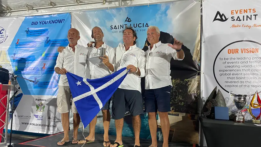 Gino e Max Neglia, Umberto Wetzel e Massimo Cibibin della Società triestina della vela esultano