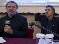 Il professor Davide Vannoni, presidente di Stamina Foundation (s), e il professor Marino Andolina (c) durante la conferenza stampa indetta per presentare i risultati degli esami clinici relativi ai pazienti in trattamento con metodo Stamina, Roma, 24 ottobre 2013. ANSA/MASSIMO PERCOSSI