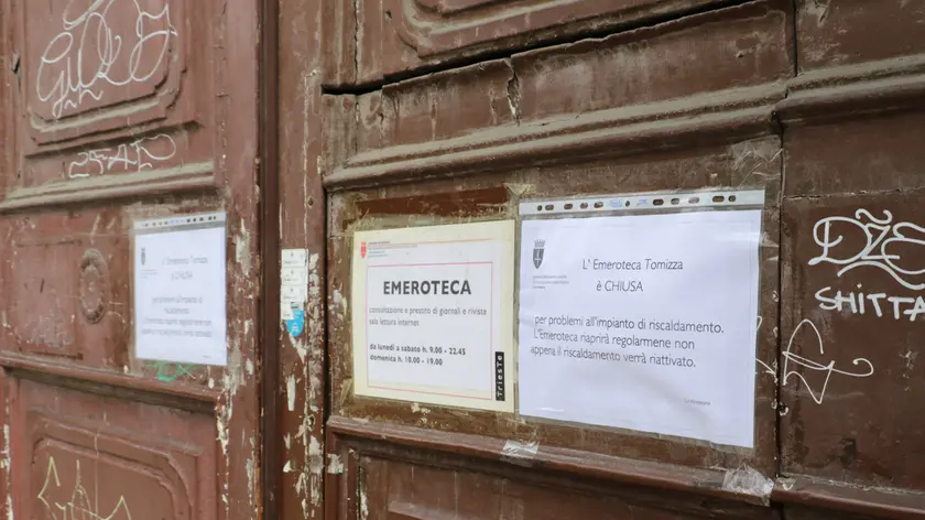 Lasorte Trieste 19/03/18 - Piazza Hortis, Emeroteca Tomizza Chiusa per Problemi Impianto Riscaldamento