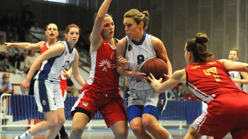 Foto BRUNI 14.05.16 Basket B femm play-off Interclub Muggia--Cumbat