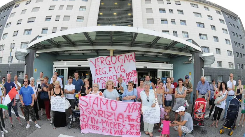 Una protesta contro la chiusura del Punto nascita in una foto di archivio