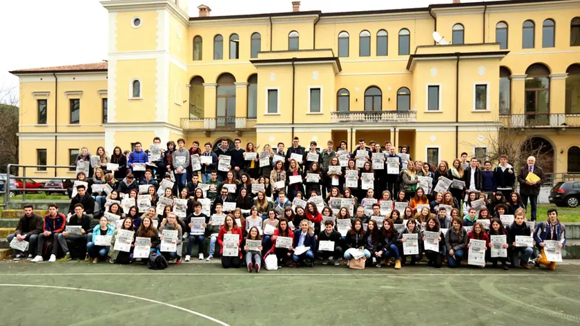 I ragazzi goriziani che hanno partecipato alle lezioni di giornalismo del Piccolo (Bumbaca)