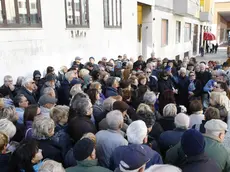 La manifestazione dei risparmiatori davanti al tribunale (Foto Massimo Silvano)