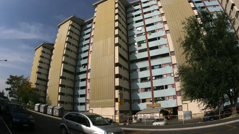 Lo stabile in via Grego dove è morto Riccardo Rasman