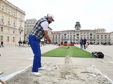 Una passata edizione del torneo: la buca in piazza Unità Foto Lasorte