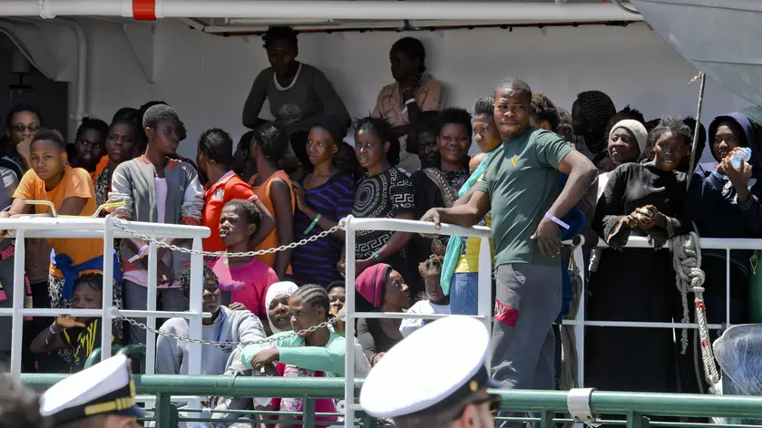 Migrants disembark from the Spanish ship 'Rio Segura' in the harbour of Salerno, Italy, 29 June 2017. About 1216 migrants, including children, were rescued while attempting to cross the Mediterranean. ANSA/CIRO FUSCO .