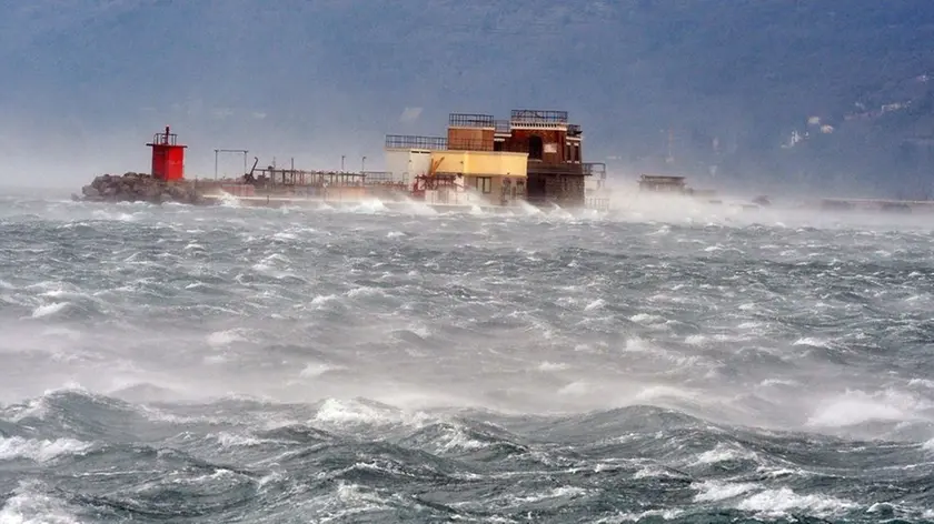 Foto BRUNI TRieste 10 03 10 Bora a 150 km/ora il 10 marzo