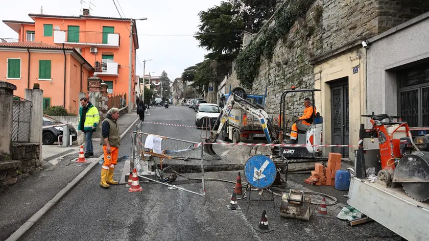 Lo scavo in via Commerciale (Lasorte)